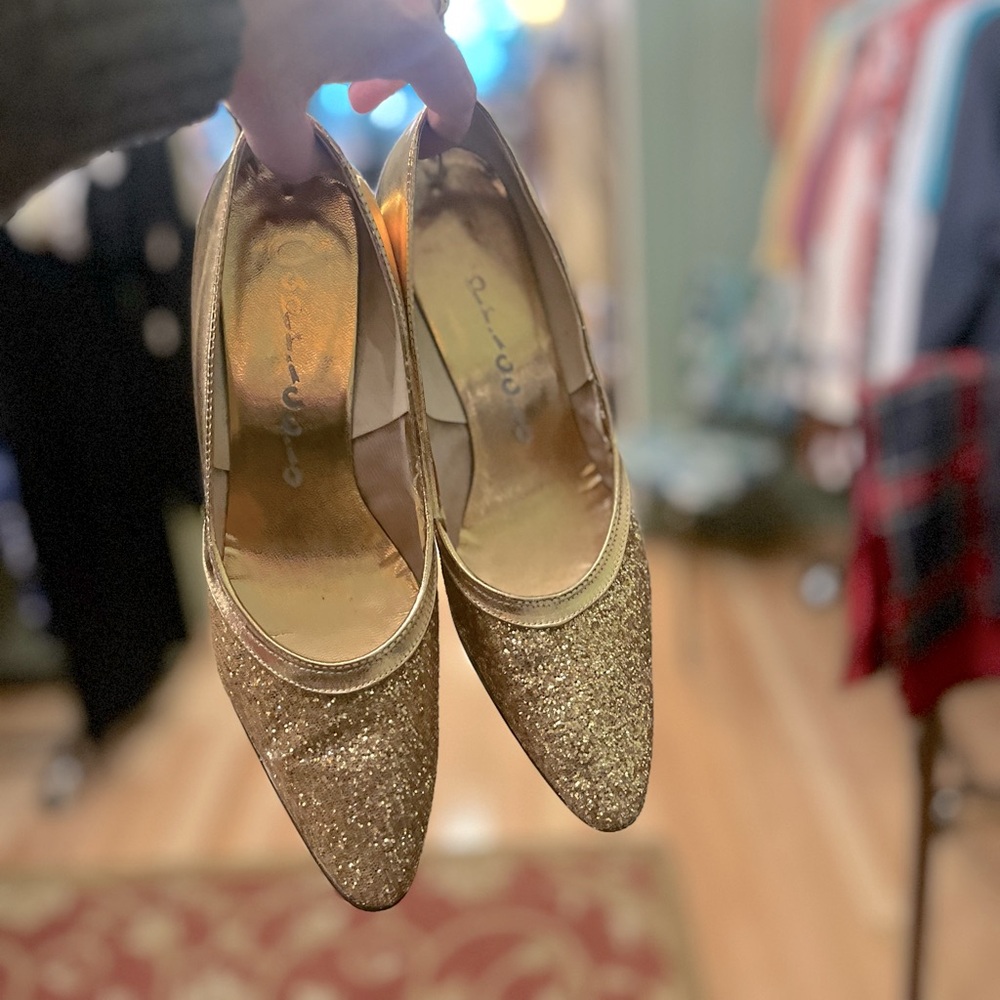 vintage sparkly gold Capriccio heels, 8